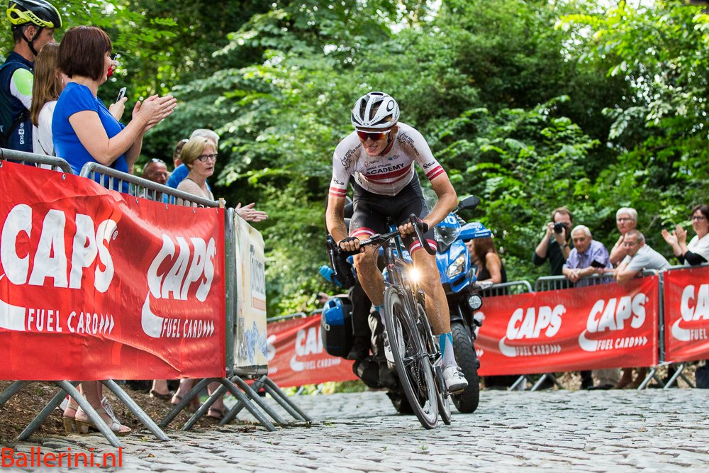 Hankenaar's tweet photo. Hij stond al een tijdje op de bucketlist, maar vandaag heb ik het toch met @Sportsfeer bezocht: Dwars door het Hageland. Wat is koers is dat!! Lekker door de paden rond Diest crossen en finishen op de Citadel, met een mooie overwinning van @Neilands_K . #DDHH18 https://t.co/jSsmh2r1Lp