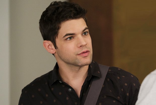 Exclusive: #Supergirl's Jeremy Jordan Shifts to Recurring Status in Season 4 tvline.com/2018/06/15/sup…