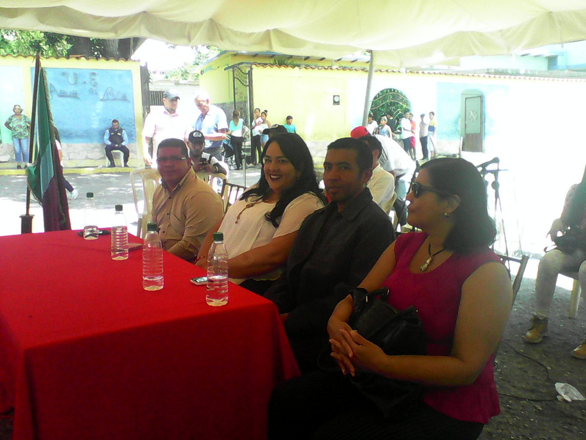 LaraEberth's tweet photo. hoy sesión especial en la parroquia agua viva https://t.co/kYQt2Tl54y