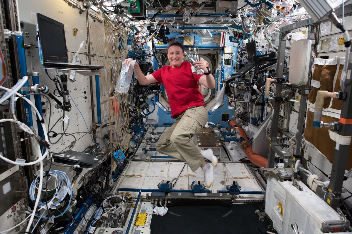 NASAScience_'s tweet photo. The spacewalk helped cap off a week of exciting #science aboard the @Space_Station. Catch up on what's new: https://t.co/cWTsMqwdDh https://t.co/o39Zkh5QO1