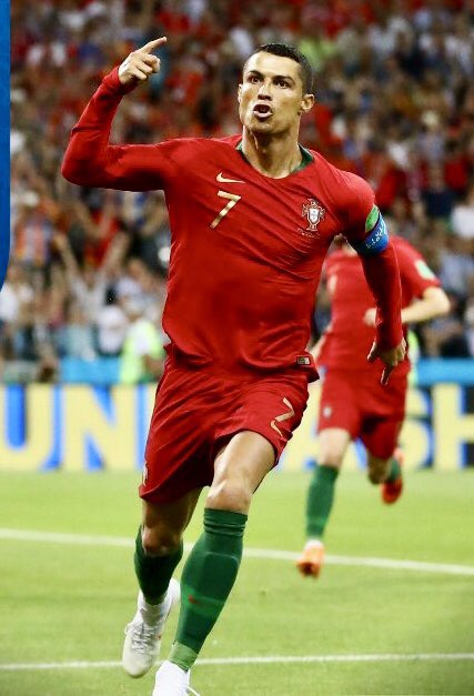 piersmorgan's tweet photo. ‘He’s relentless in his pursuit of greatness.’ - @rioferdy5 on @Cristiano. https://t.co/I1w6rNnjPc