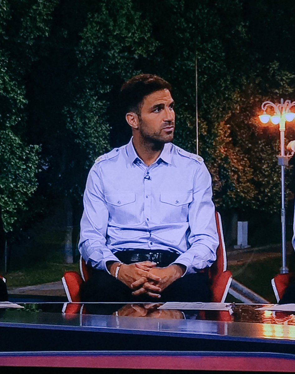 schofe_88's tweet photo. When you’re watching the footy at 7, but working at passport control at 10...#bbcworldcup @rioferdy5 @GaryLineker @alanshearer @cesc4official https://t.co/PNBlNRchfK