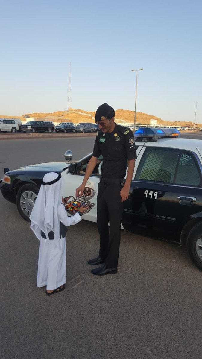 VolunteerismT's tweet photo. #فريق_الخير_التطوعي                                   يقدم التهنئة بعيد الفطر المبارك وعيد سعيد  #لرجال_الأمن.                                                                                ودام عزك ياوطن 🇸🇦 https://t.co/1OzTFJ6uFh