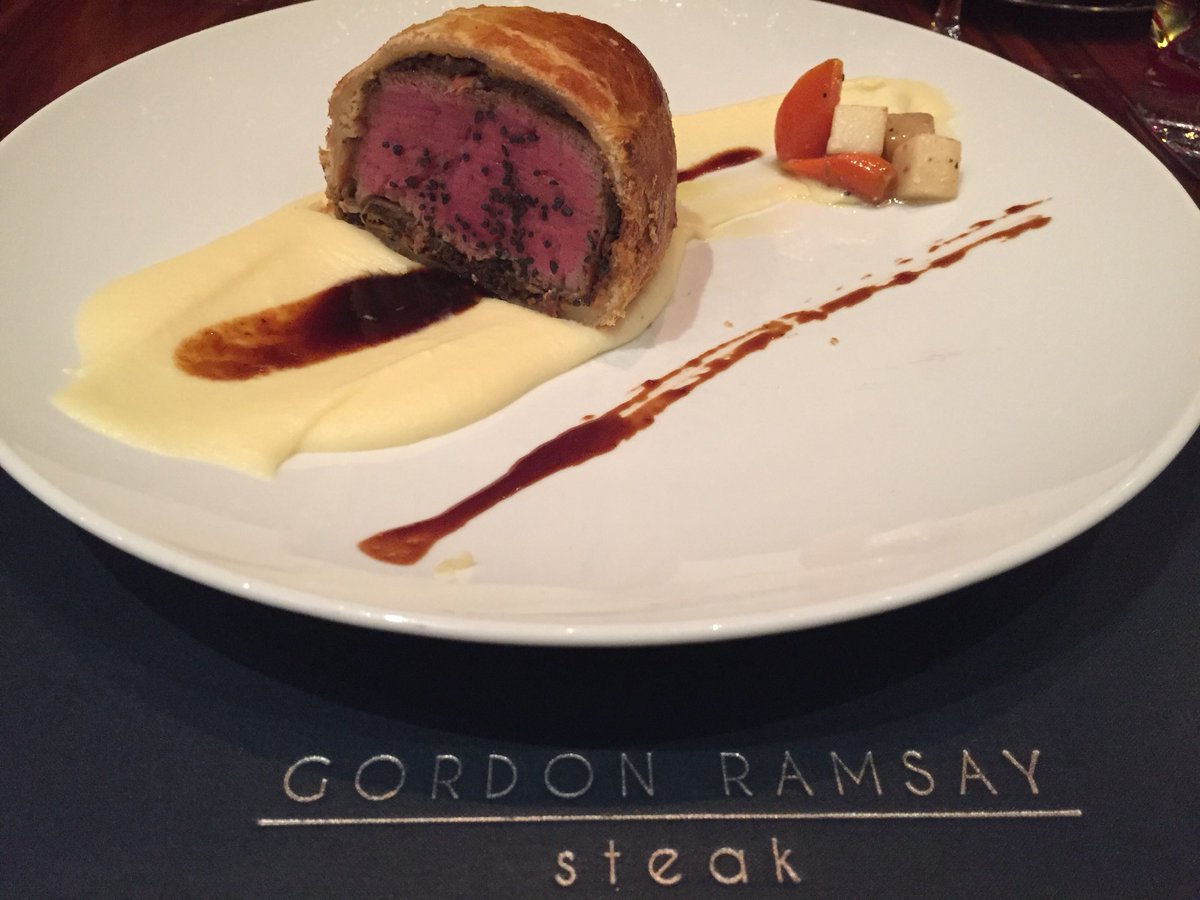confraria2panas's tweet photo. #BeefWellingtonWeek @gordongram #beef #food #foodie #confraria2panas           🥩🥩🥩🥩🥩 https://t.co/zXIbRiOWOt