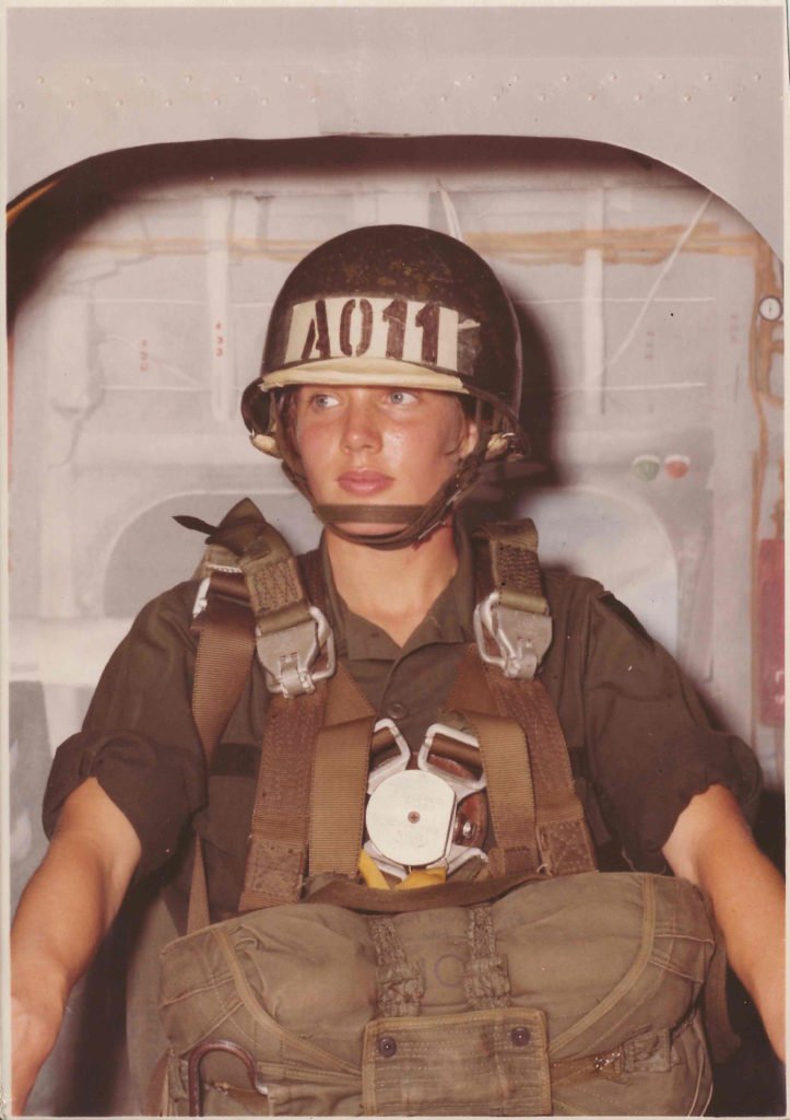 HollyGGrange's tweet photo. Flashback Friday to my days in the Army! #flashbackfriday #FBF #supportourtroops #militaryfamily #armycorpsofengineers #womeninthemilitary #westpointgrad #westpointalumni #usa https://t.co/vozZ6Nehcl