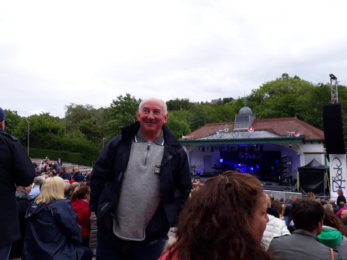 EddieTwoRivers's tweet photo. Gutted I couldn’t make it to ⁦@DrHookOfficial⁩ tonight after breaking shoulder last night at football. Dad and Wilma delighted to use the tickets. Loved the show last year, until #drhook2019 #betterlucknext time https://t.co/yEq8ygD5HE
