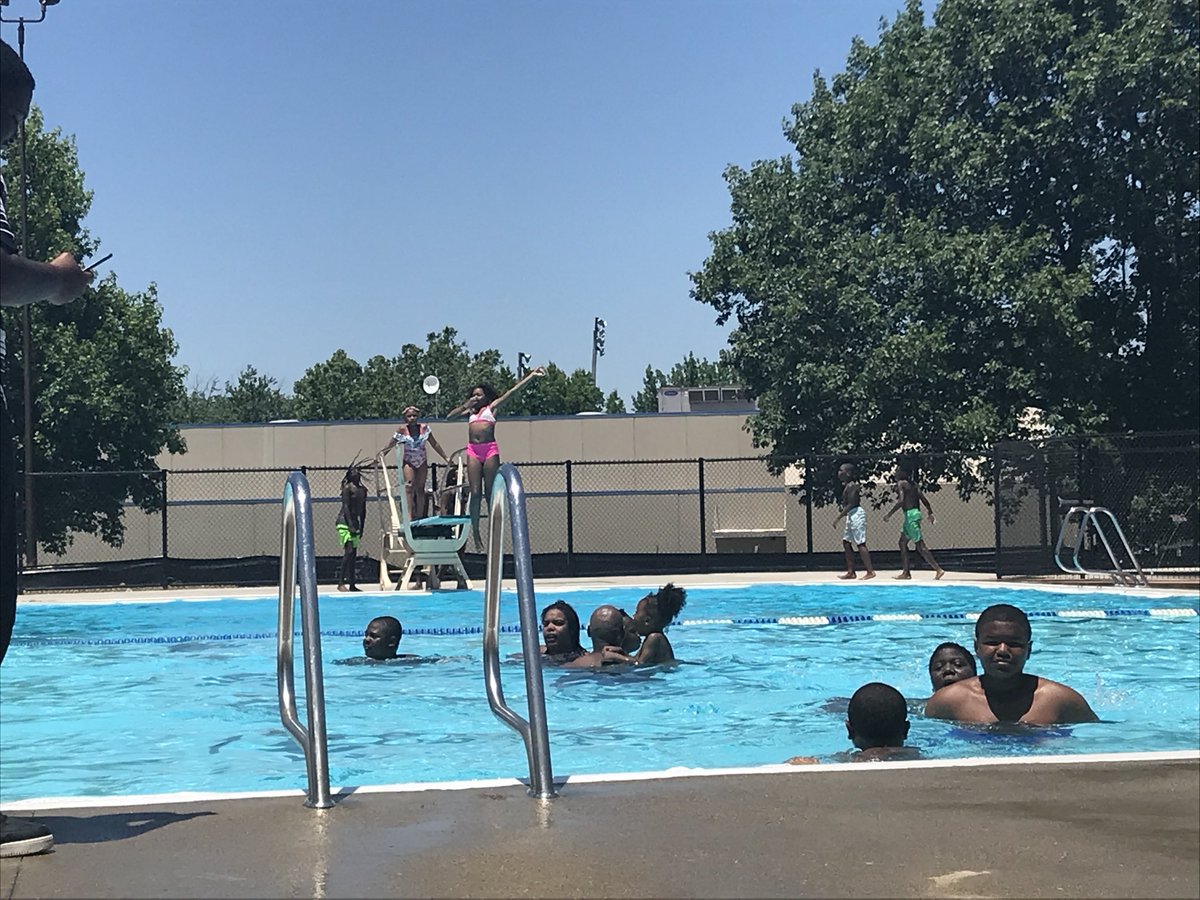 fcfstronglex's tweet photo. Super fun day today !! We made solar panel s’mores and went swimming at Douglass Pool 🏊🏽‍♀️☀️🏊🏾‍♂️ #summerfun #summercamp #sharethelex #lexkids #kids #youth #stronglex https://t.co/1FDWKVuFZ7
