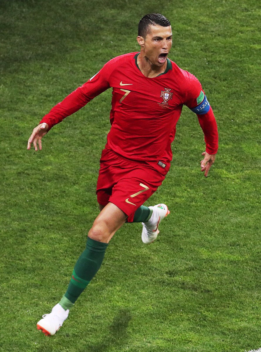 MMMdesign2's tweet photo. How bout I get RTs for this man😧🙆 @Cristiano @ https://t.co/upIjV3nBNc