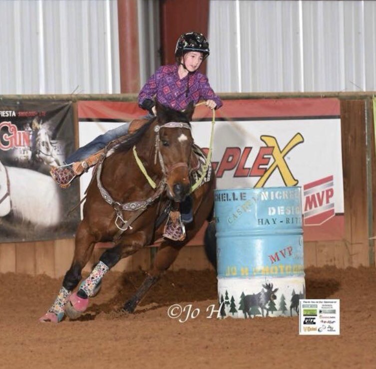 BryantLindy's tweet photo. We are always #safeinthesaddle @FallonTaylor3 @TroxelHelmets @FallonTaylor2 https://t.co/tQeFSw5NRY