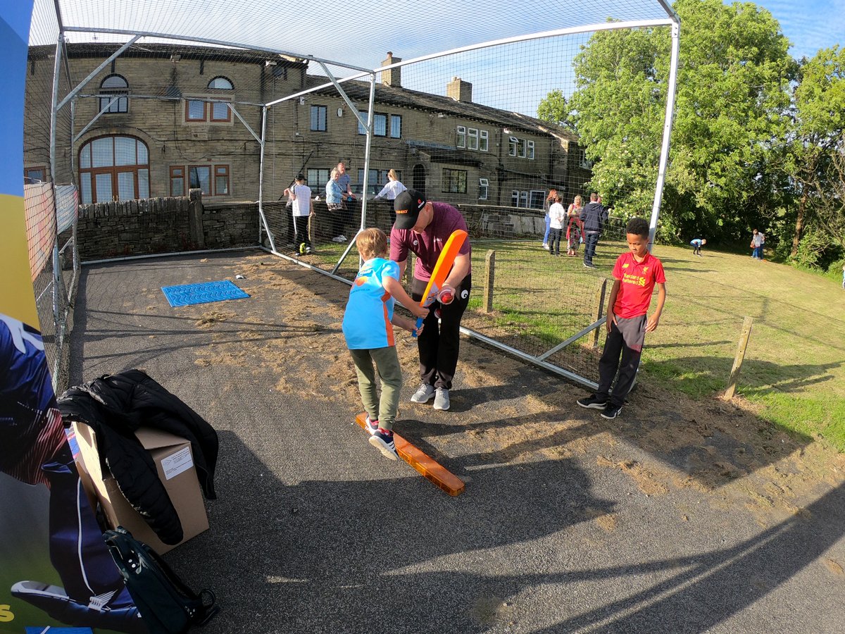 ZwingoBalance's tweet photo. Pre-match fun with some of the kids in the nets, even had Coutinho make an appearance...

#T20 #Zwingo #Spintechs #Cricket #HJCL @Spintechs_SA https://t.co/CFvijo7Q4I
