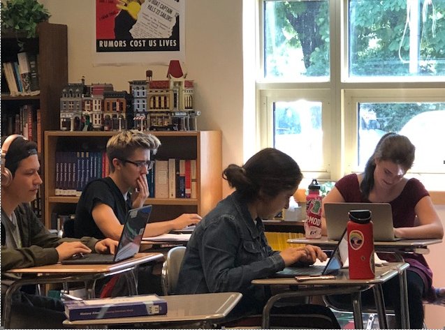 bhs_herstory's tweet photo. 11th Graders finishing up their culminating history project at BHS! #juniorproject https://t.co/fTsa8cOg5A