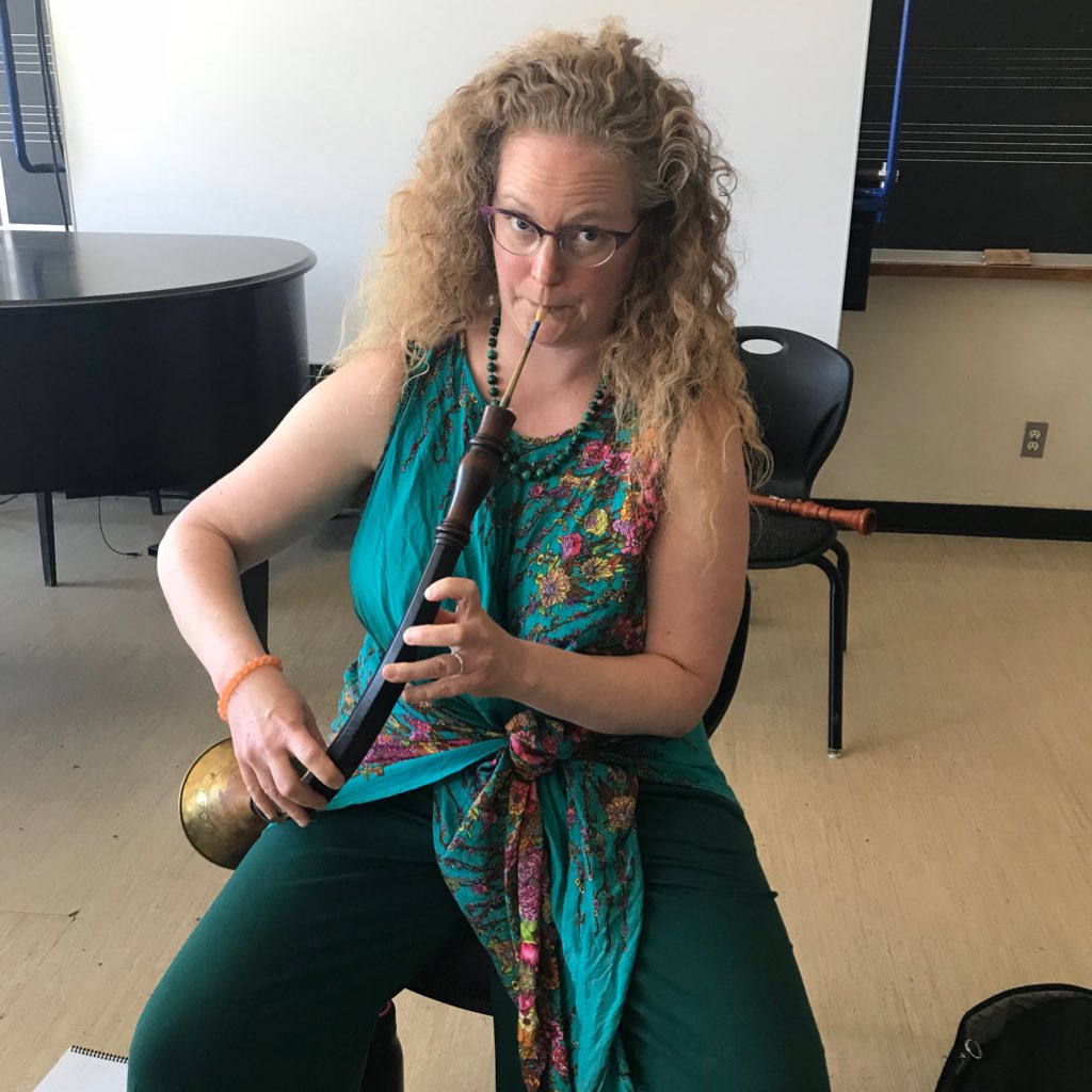 Mistral5yxe's tweet photo. Our oboist Erin Brophey is having some old school fun this summer! #oboedecaccia #baroque #oboe https://t.co/iAbdTVIWXn