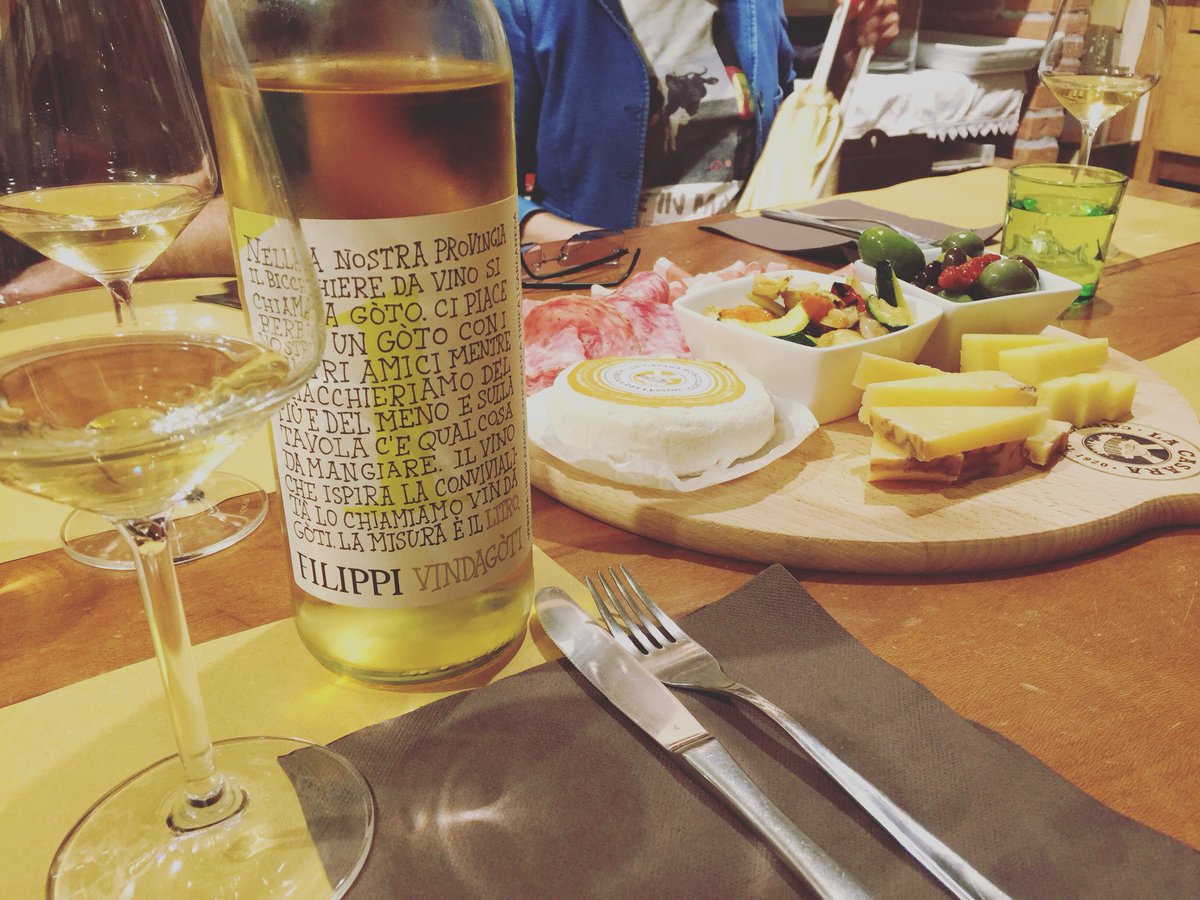 #vindagoti e #robiola di #capra un abbinamento possibile // #filippi #filippofilippi #garganega #1litro #litro #volcanicwine <a href="/filippisoave/">filippi soave</a>