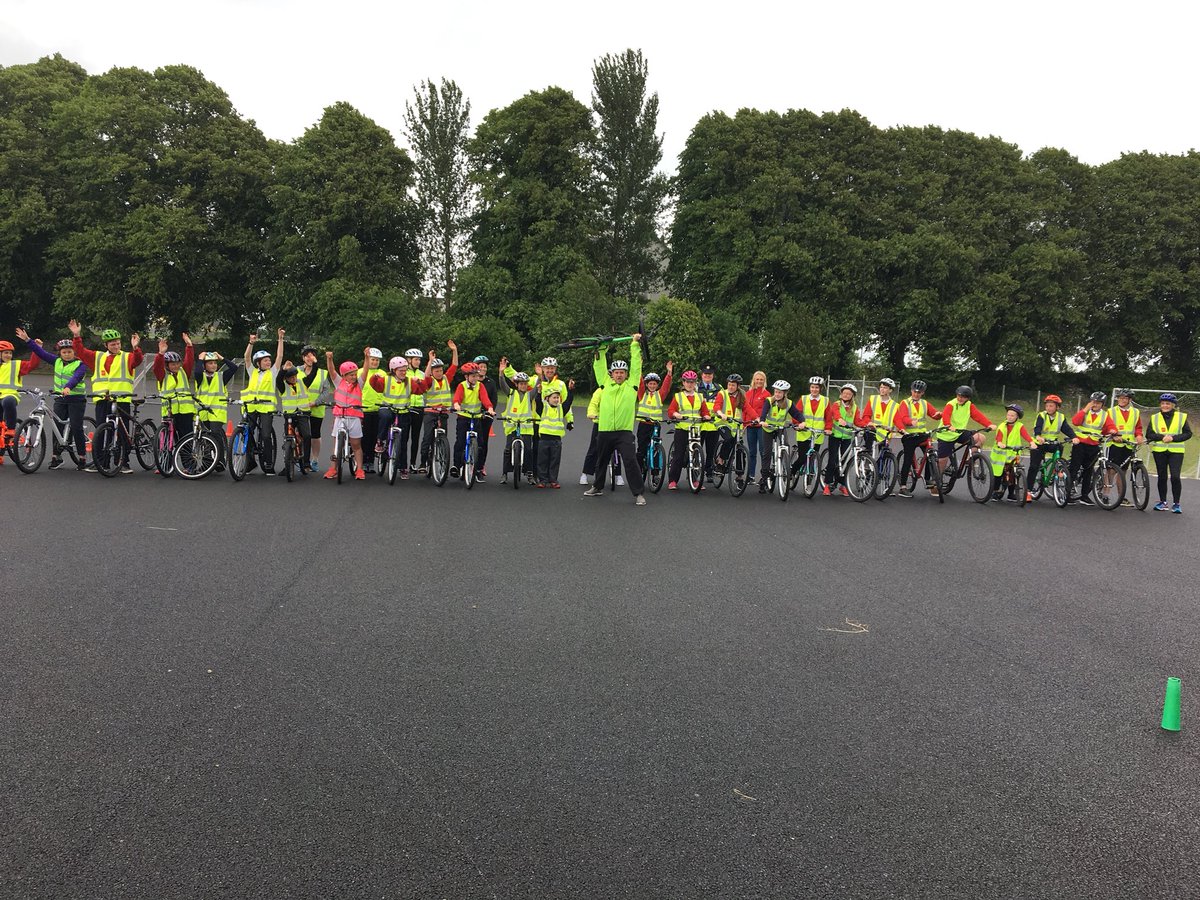 ballinrobe_hub's tweet photo. St Joseph’s primary school Ballinrobe taking part in the public cycle bike week event today . Well done everyone ! #Mybikeweek #healthyireland @MayoSport1 @MayoCoCo @ballinrobe_hub @stjosephsbrobe https://t.co/yhmN5WfEky