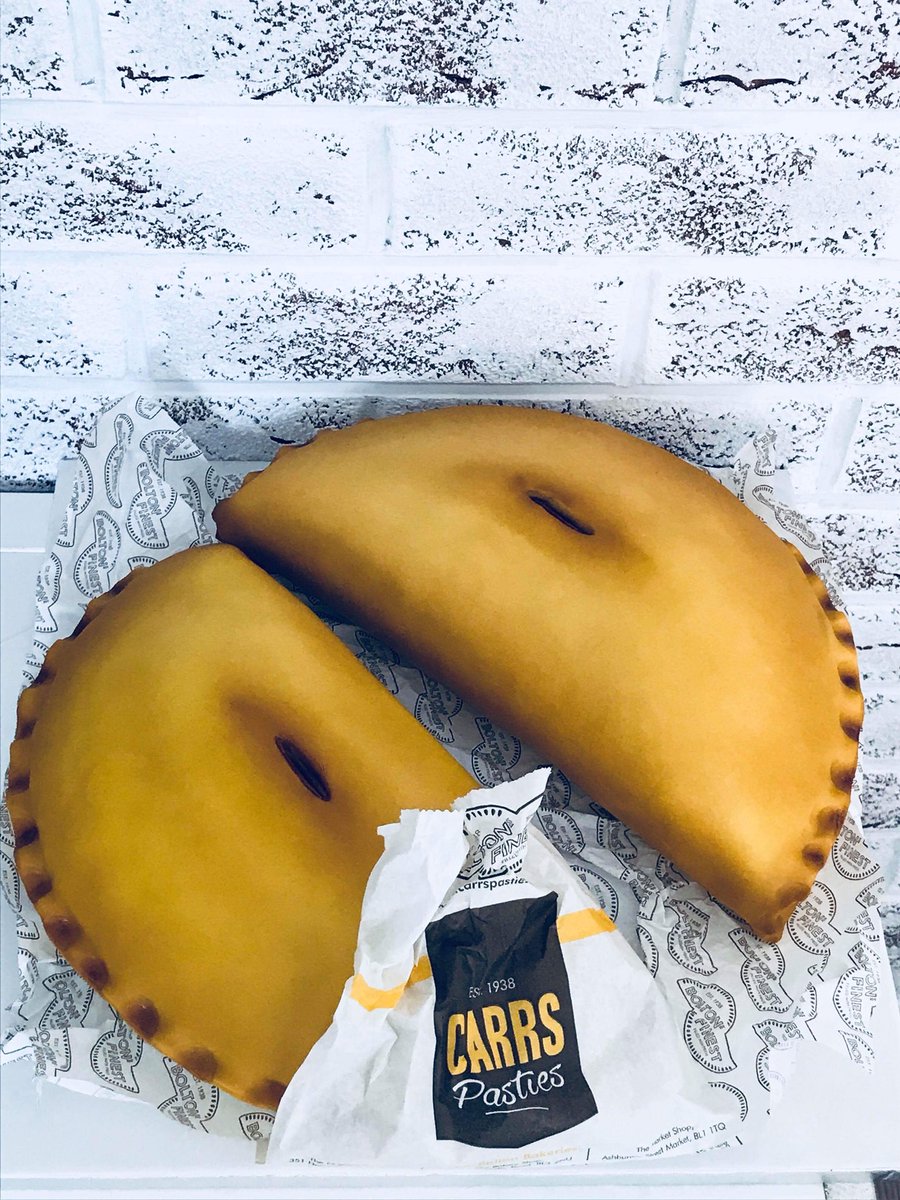 JonsCakes's tweet photo. Anthony is a big fan of Carrs Pasties in Bolton so there could only be one birthday cake for his 40th. 
#carrspasties #itsacakenotapastie #cakedecorating #cake #cakemanchester #manchester #40thbirthday #bolton #pasties #birthdaycake #birthday https://t.co/6EZfX2SZ9x