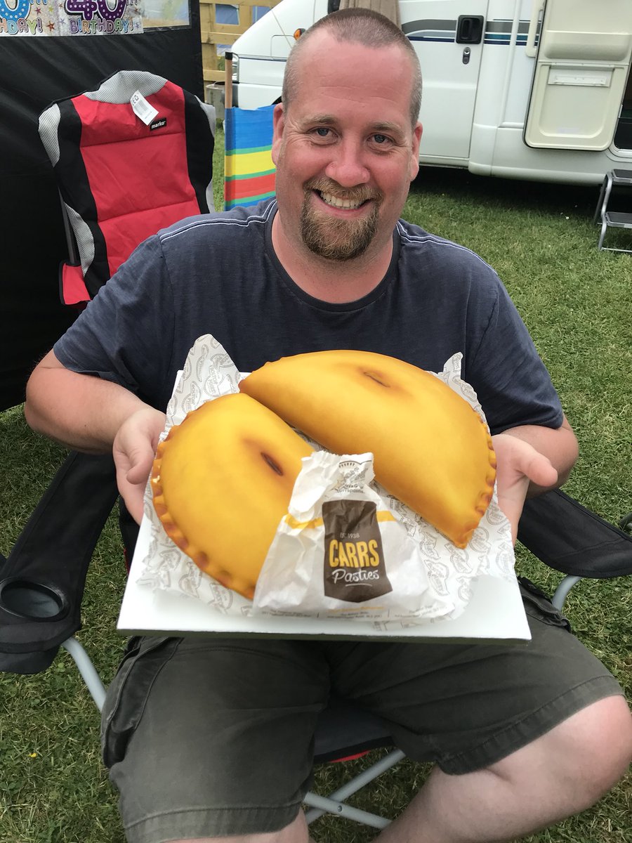 JonsCakes's tweet photo. Anthony is a big fan of Carrs Pasties in Bolton so there could only be one birthday cake for his 40th. 
#carrspasties #itsacakenotapastie #cakedecorating #cake #cakemanchester #manchester #40thbirthday #bolton #pasties #birthdaycake #birthday https://t.co/6EZfX2SZ9x