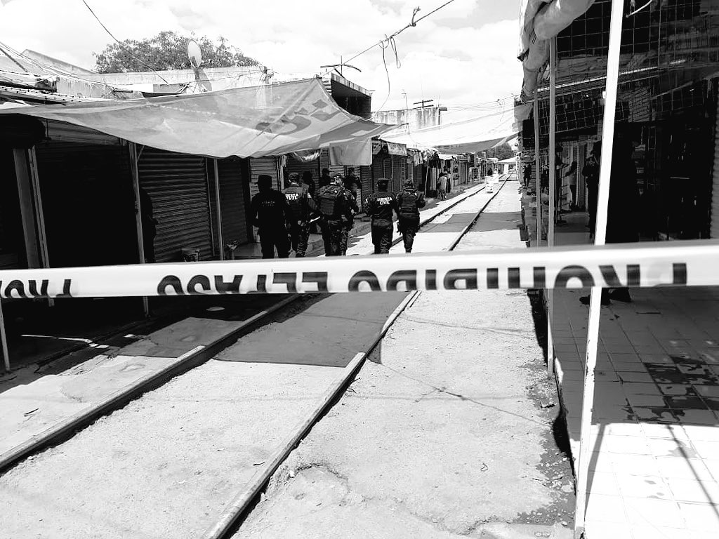 rayelizalder's tweet photo. #Ahora fue en el Penny Riel ...

La Secretaría de finanzas de NL hizo un operativo en conjunto con Fuerza Civil NL en al menos 8 puestos del denominado Penny riel de la avenida Félix U Gomez #Monterrey donde decomisaron mercancías “Pirata” @Formula_Mty @gregorioenlinea @Cicmty https://t.co/dVn1rC1ORm