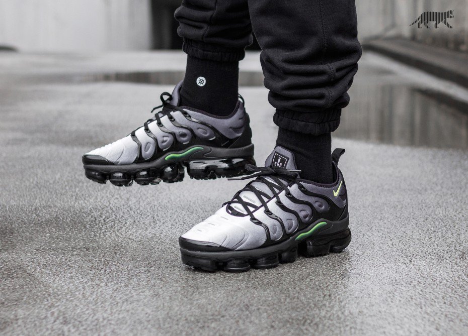 nike air vapormax plus colorways