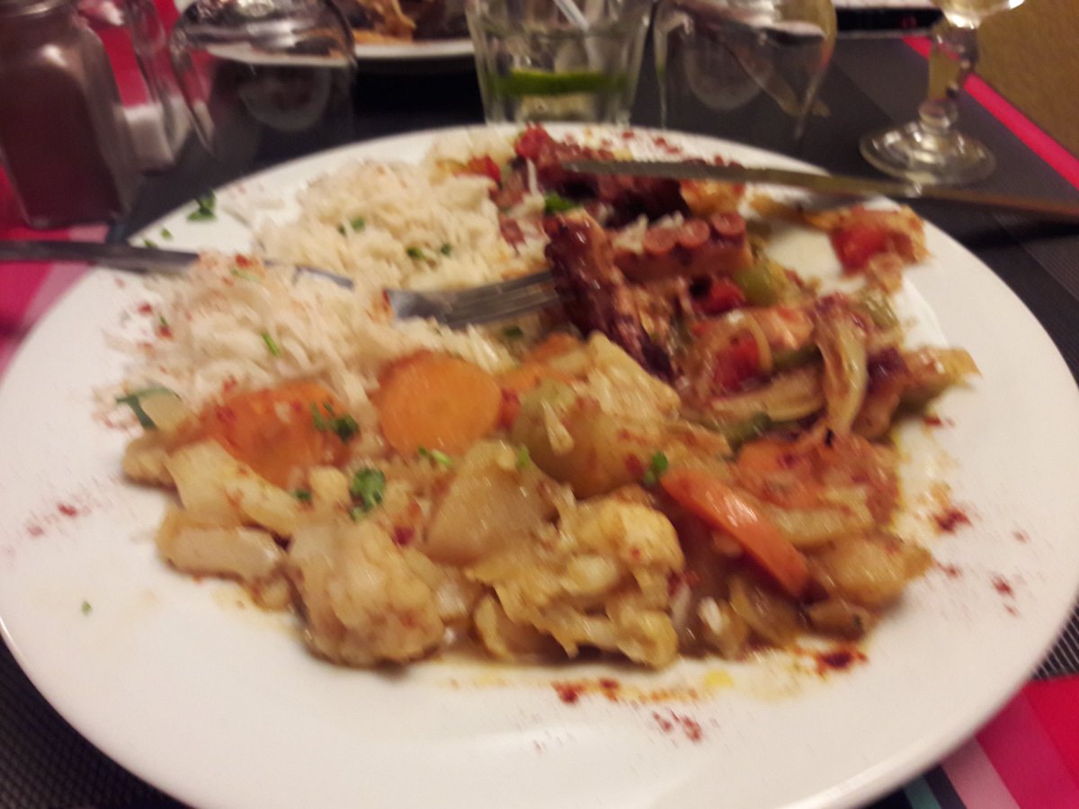 cathbarra's tweet photo. #PORESP ce soir on mange #capverdien #portugais à #laTaverneduCapVertetduBrésil rue Daubenton pour fêter ça! https://t.co/FU6X2xXGdd