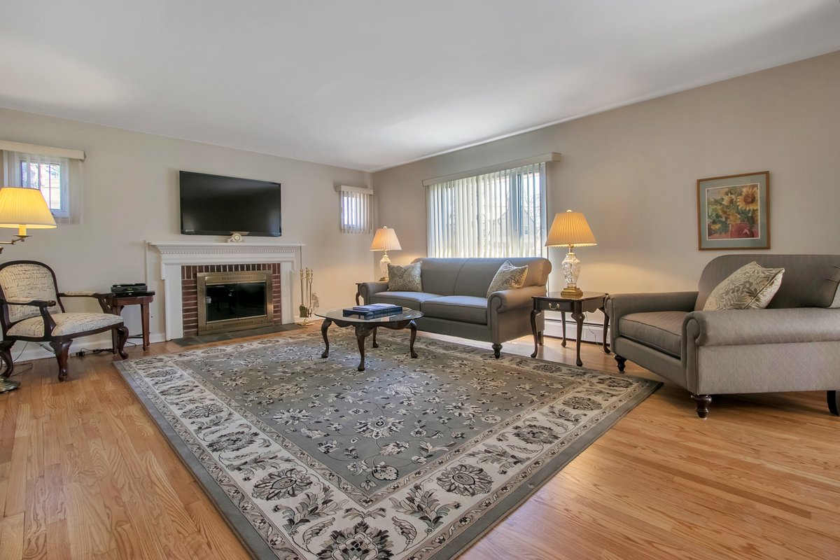 JeriGreen23's tweet photo. #HappyFathersDay #OpenHouse #TenaflyNJ 1 Mackay Drive 1pm-3pm this Sunday! https://t.co/RPvJnCBoy5 #RealEstate #ForSale https://t.co/uRaLBBHbZF