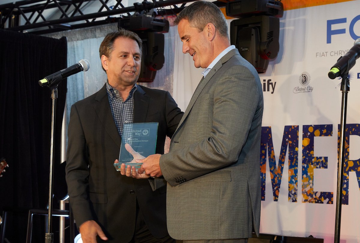 UnitedWaySEM's tweet photo. We also took a moment at #EmergingVoice to recognize @LearCorporation CEO Ray Scott for the continued commitment of Lear and its employees, who have given more than $5.6M to United Way over the past three years. https://t.co/jtaSz5tyFt