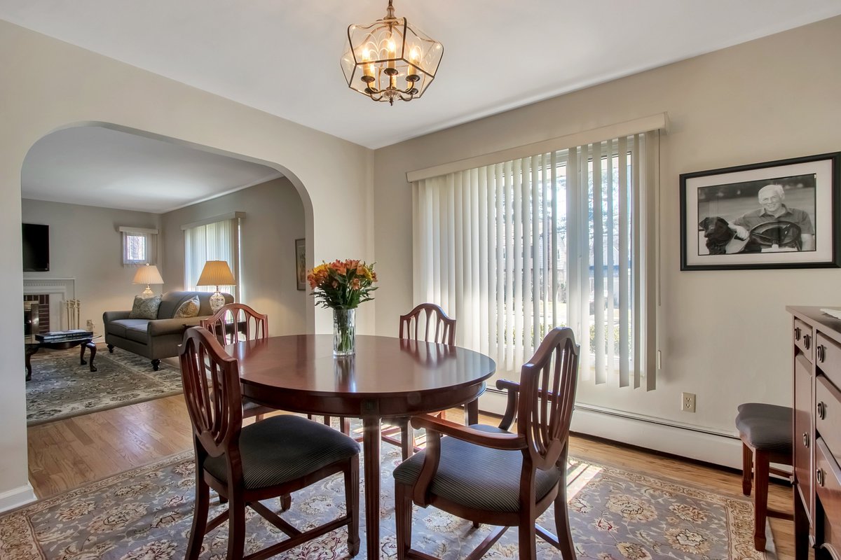 JeriGreen23's tweet photo. #HappyFathersDay #OpenHouse #TenaflyNJ 1 Mackay Drive 1pm-3pm this Sunday! https://t.co/RPvJnCBoy5 #RealEstate #ForSale https://t.co/uRaLBBHbZF