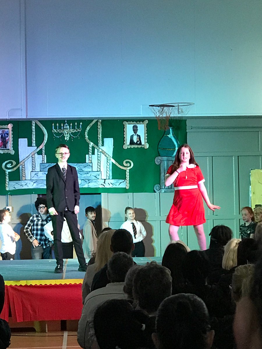 dan070184's tweet photo. @BalornockPS Annie show ❤️ https://t.co/8hWUYzAkAq