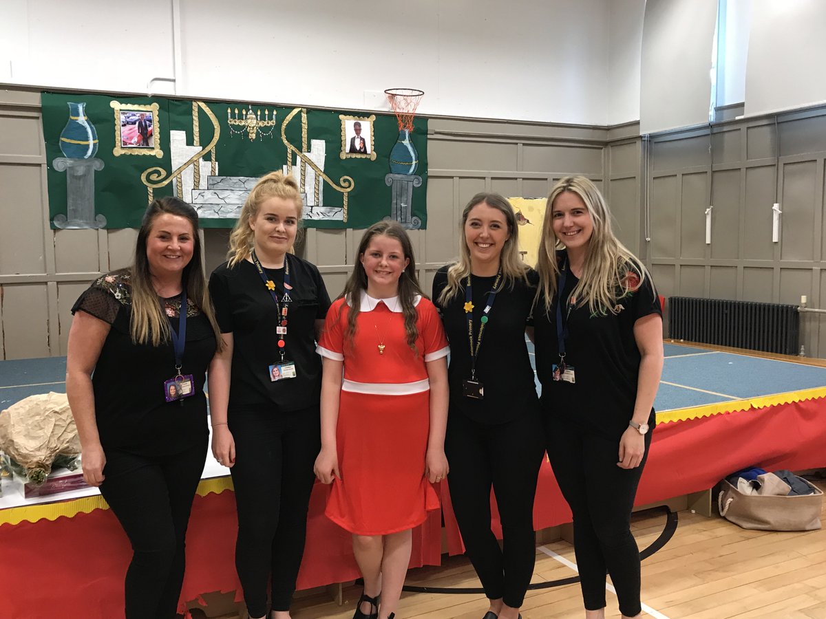 dan070184's tweet photo. @BalornockPS Annie show ❤️ https://t.co/8hWUYzAkAq