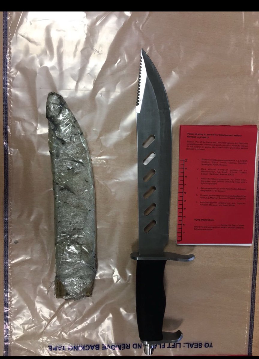 LambethMPS's tweet photo. After receiving a call about youths chasing each other with knives on Brixton Road near to Stockwell Road, one juvenile male has run from police, been chased and detained having discarded this. Arrested. #LXTaskforce #YourCallsMatter #StopKnifeCrime #stopandsearch https://t.co/hvg9d6iLnK