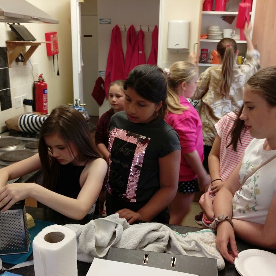 East Hunsbury Youth groups toasties, film &amp; stone painting for #islastones <a href="/EastHunsburyPC/">EH-PC</a> <a href="/YouthInspireduk/">YouthInspired</a> <a href="/islastones/">Islastones Foundation</a>