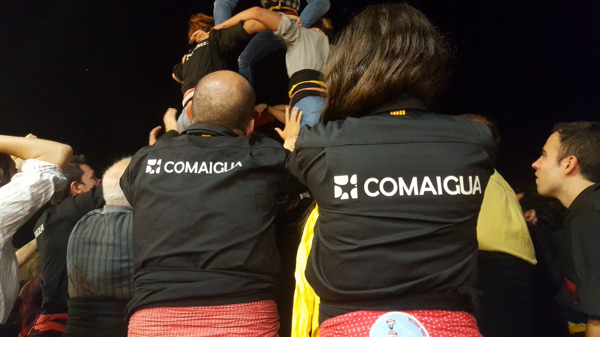 XiquetsCambrils's tweet photo. Com cada divendres... faixes tenses!!
#setde7 #orgullbordeus #assaig #xdc #cultura #comaigua #humantower
@comaigua https://t.co/E6vmHYMezh
