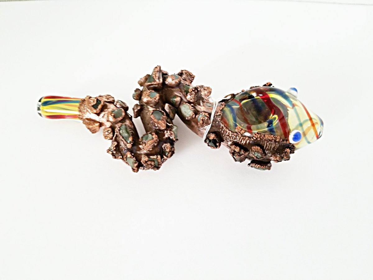 captivationglas's tweet image. ow.ly/pWhn30kwkig #snakepipe #bejewelledsnake #animalpipes #uniquepipes #headypipes #artisticpipes #420 #maryjane