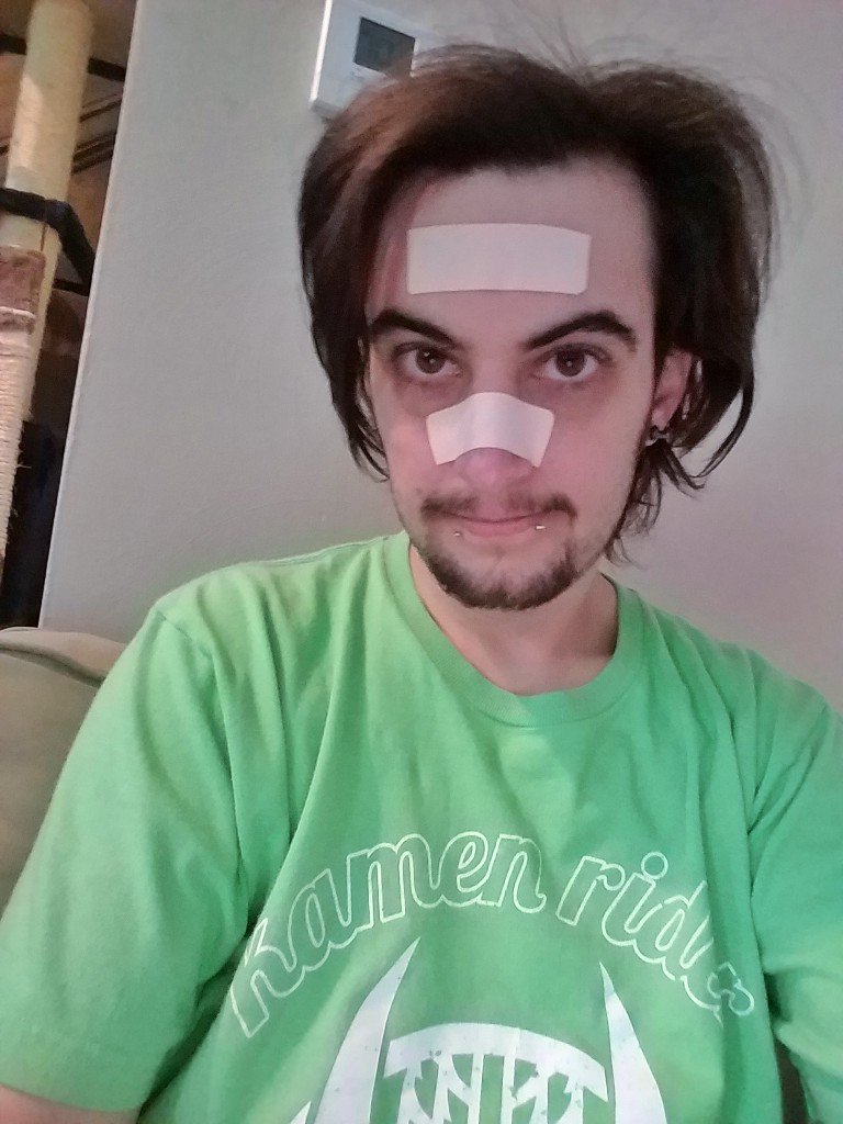 lokison's tweet photo. "life hack" for my horrific sinus headaches: cut a salonpas patch in half. #somuchpain #weatherrelated https://t.co/ERu81ir947