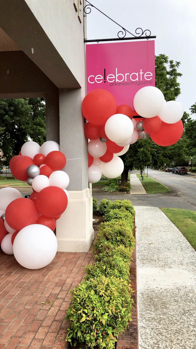 It’s Fri-YAY! We are in love with our balloon garland from The Balloon Closet! 🎈🎈🎈
#balloons