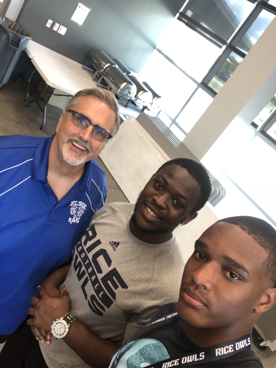 ElsikFootball's tweet photo. The locker of a Rice Owl and former Mighty Ram Javante Hubbard @JavanteHubbard We are so proud of him. @RiceOwlsFB @mbloom11 @Coachblsmith @CFBCCalhoun @Alief_Athletics @AliefISD @ElsikHighSchool @ElsikNGCRams @ARICSARDINEA @R_dubb90 https://t.co/TECM7ZcO2h