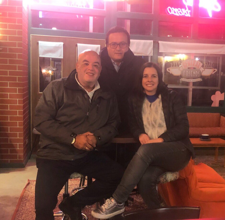barbarasingular's tweet photo. Con mis amigos d #Solubag #RobertoAstete y #AlejandroCastro quienes desarrollaron bolsa biodegradable que se desintegra en segundos x contacto con el agua ganadores de #SUVENTURES en Chile, he quedado impresionada 😮 al conocer todo lo increíble que les has ido gracias a #SUCHILE https://t.co/ZcS7TQ9GbY