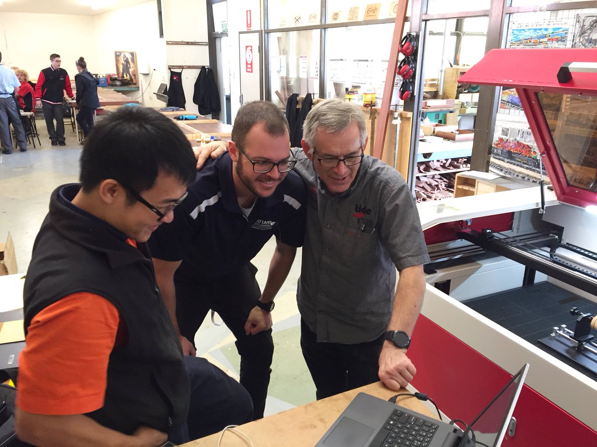 PrendivilleG's tweet image. Training to use the lasercutter has begun.