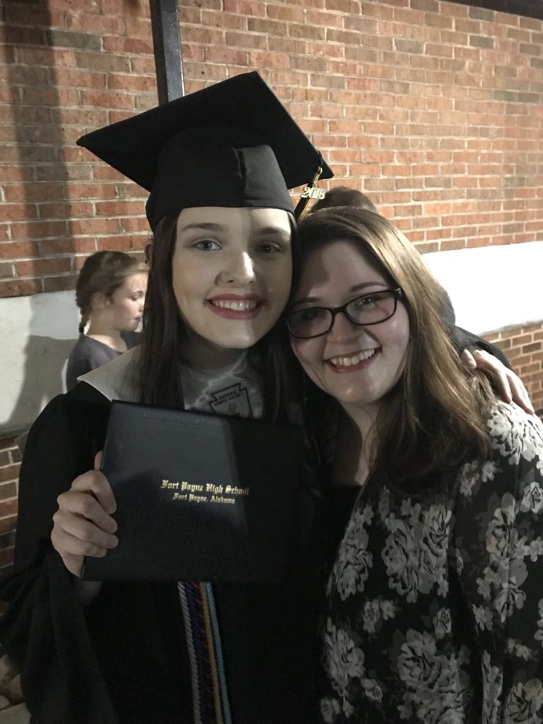 teresaah2_'s tweet photo. #gradgoals2018 #CHGraduates @CourseHero #ILoveMyCoworkers Super thankful for my amazing coworkers/friends !! Wouldnโt have gotten this far without them ๐๐ https://t.co/ogoq2kuDEr