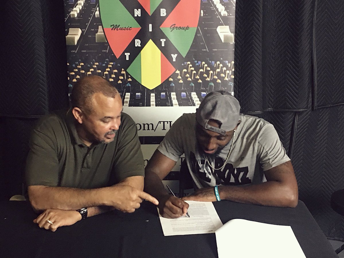 OlajuwonThaDon's tweet photo. LANDED MY 1st PUBLISHING/DISTRIBUTION DEAL WITH INDIE LABEL The Unity Tribe Music Group (UTMG) as THE 1ST Artist .. Singer/Songwriter With full control over my Music I will be Releasing My 1st Album this Fall ! 👏🏾 https://t.co/m1ml7ocMTJ