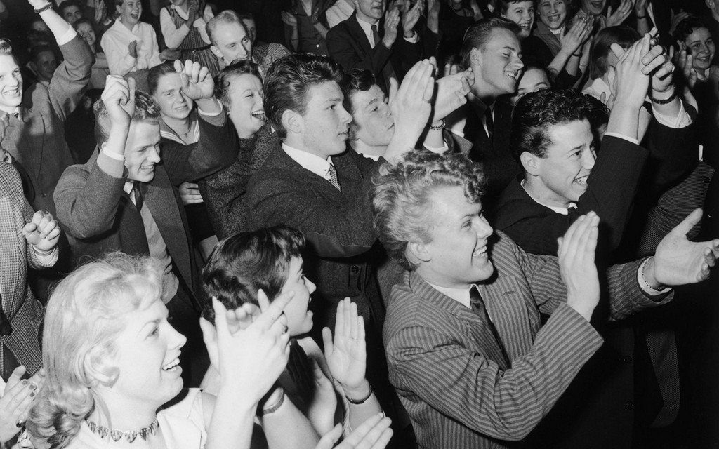 TravelLeisure's tweet photo. Where (and why??) do people clap when planes land?: https://t.co/phkXEiXHF2 https://t.co/H9S0Nkmi2v