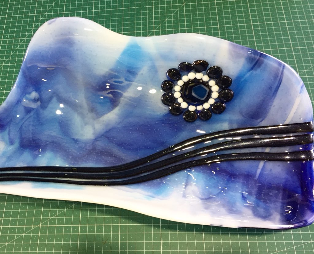 PrendivilleG's tweet image. First of 9 fused glass coolamons commissioned by BHP for NADOC awards in the Pilbara has been slumped.