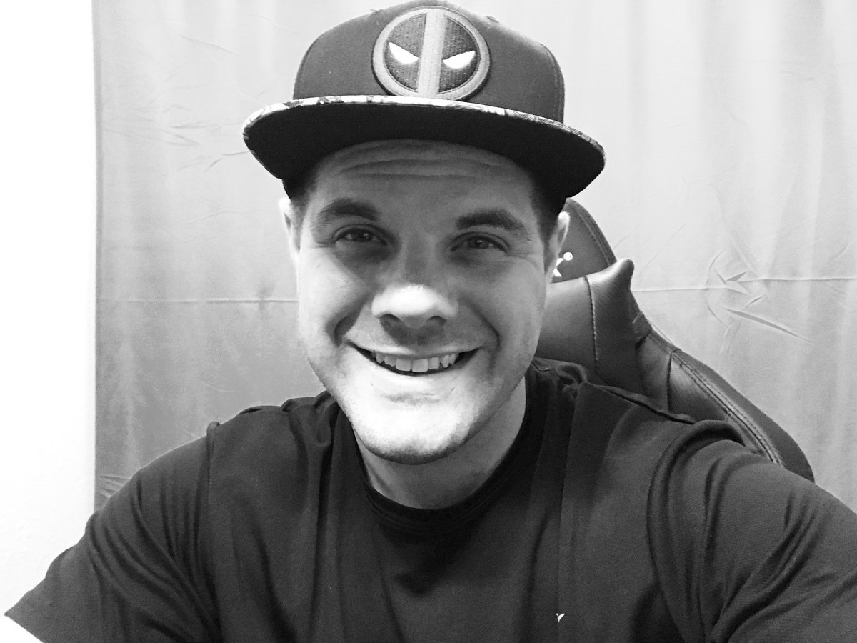 Mi5taClean's tweet photo. Let’s get this Friday Nite kicked of right on @watchmixer !! We still on the 200 Hype train so let’s keep it rolling on to 300 eh??!! #Mi5taClean #CleansHouse #CleansCrew #mdpgaming #insanelabz #teaminsanelabz #insanelabzambassador #insanefocusgg #turtlebeach #elgatogaming https://t.co/yqtARduUe8