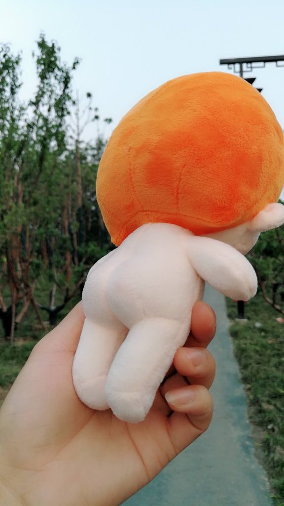 qzllsl's tweet photo. #BIGBANG #GD #GDRAGON #gdragon #권지용 #权志龙 #KWONJIYONG #VIP #權志龍 Orange JiYong Pink suit，Pmo hat sample comes out at the end of the month🙈🙈🙈 https://t.co/jyotTX3gaw