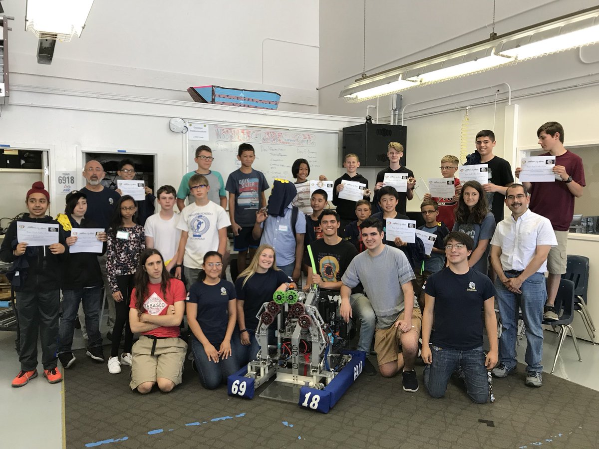 margox5_cathy's tweet photo. Thanks @NapaHigh @nvcollege @NapaCOE and the student mentors for making this Robotics camp possible! My son and friend learned and enjoyed it so much! https://t.co/Db4x0IEZaH