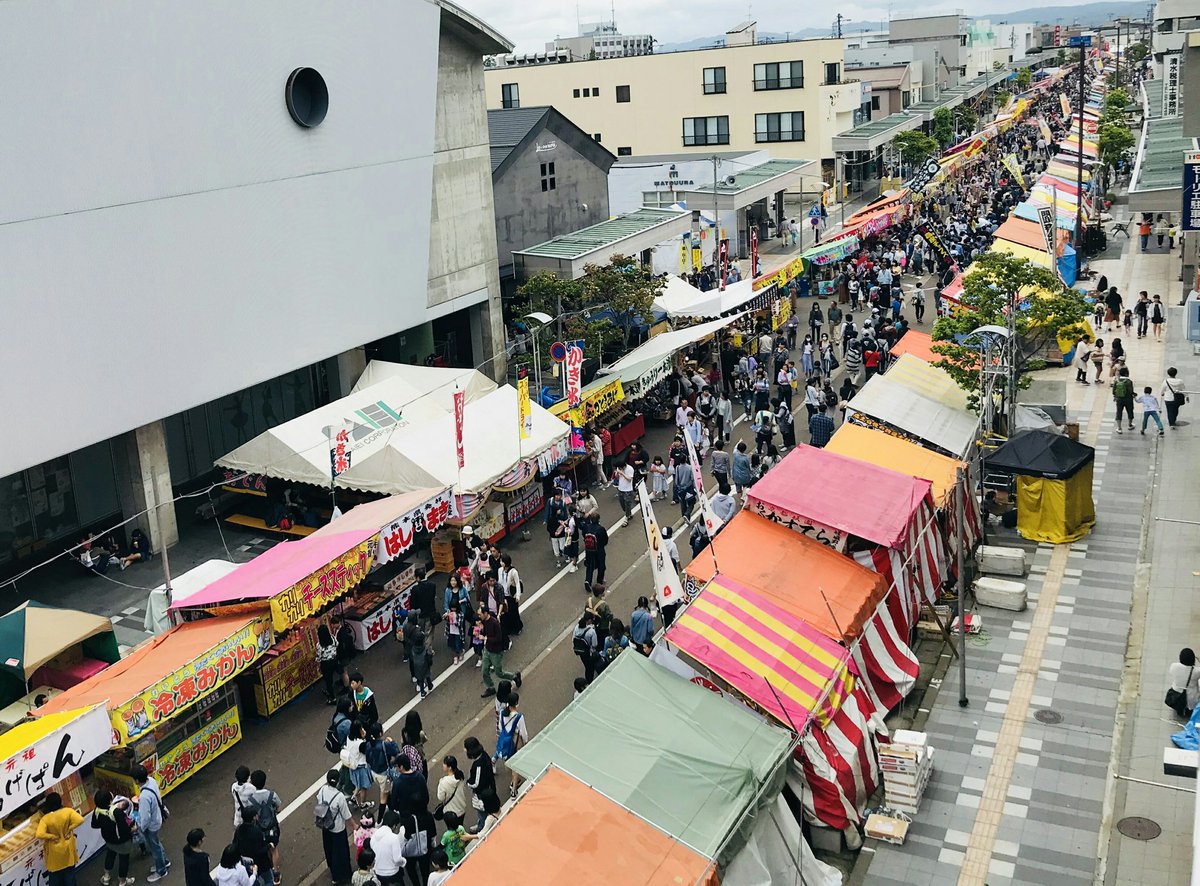 柏崎市元気発信課 Ar Twitter 最終日だ えんま市 3日間のえんま市もあっという間に最終日 市民プラザ前の 柏崎うまいもん市 は 柏崎ならではのグルメ グッズを販売中 最終日も楽しみましょうね も