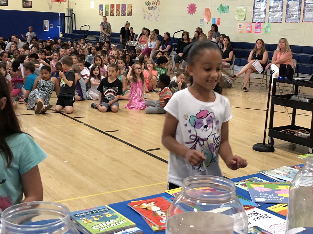 DunfeePride's tweet photo. Students celebrate meeting the 3,000,000 minute Reading Race Challenge! #DunfeePride https://t.co/LWwE4xP6qw
