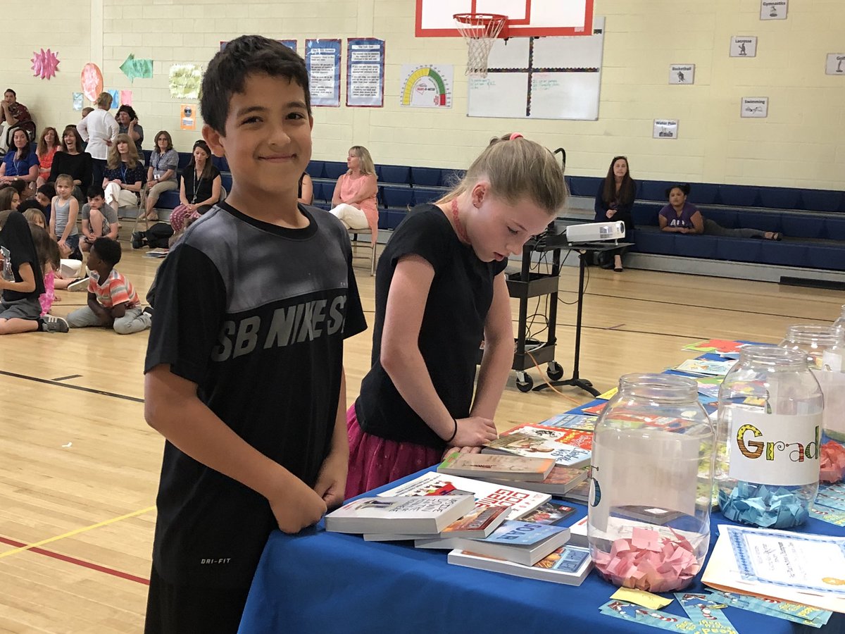 DunfeePride's tweet photo. Students celebrate meeting the 3,000,000 minute Reading Race Challenge! #DunfeePride https://t.co/LWwE4xP6qw