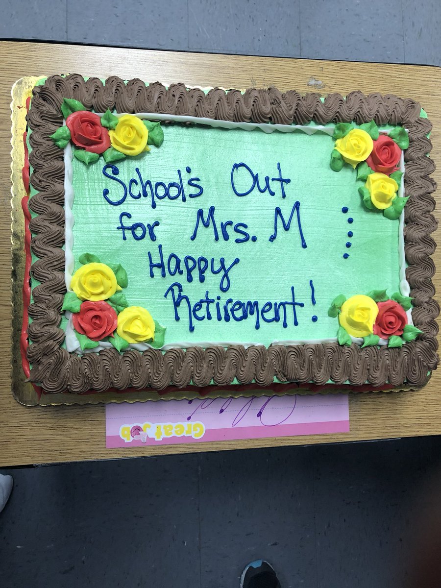 MsJofLINCOLN's tweet photo. They got Mrs. Marchioni up on the hill to the cardinal!!What a great day !Thanks teachers and parents for all of the treats and organization. Thank you students for making her last coffee house truly special.❤️@readwriteriggio (I don’t have your pic🙁) @dorothy_horgan @gSSlr10 https://t.co/0xGBLoaIwd