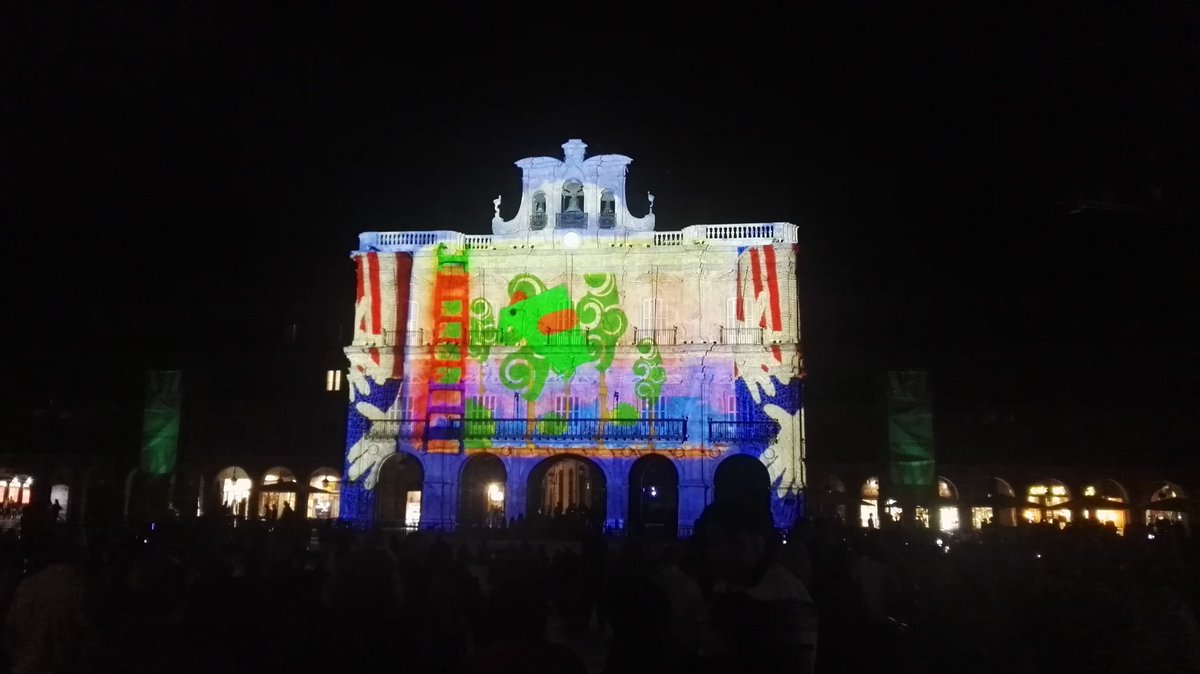 luzyvanguardias's tweet photo. Hasta las 2.00H puedes visitar los edificios históricos que forman parte de la III edición del festival #enciendeSalamanca https://t.co/UhKMD01pnB