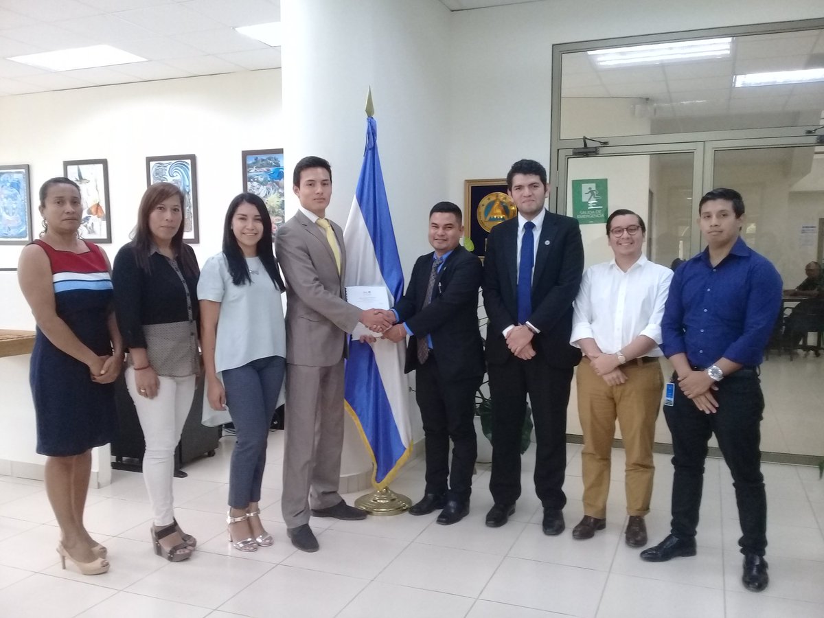 JJuarezSV's tweet photo. Recibiendo la declaración de juventud por parte de @asaessv y miembros de organizaciones juveniles. https://t.co/YUWUbtHxuS